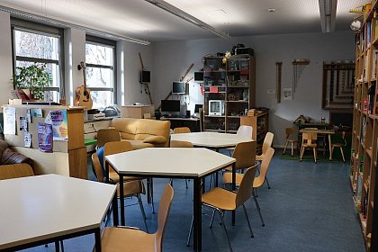 Hier sehen Sie den Raum 023 der Lernwerkstatt mit den Montessori-Materialien.